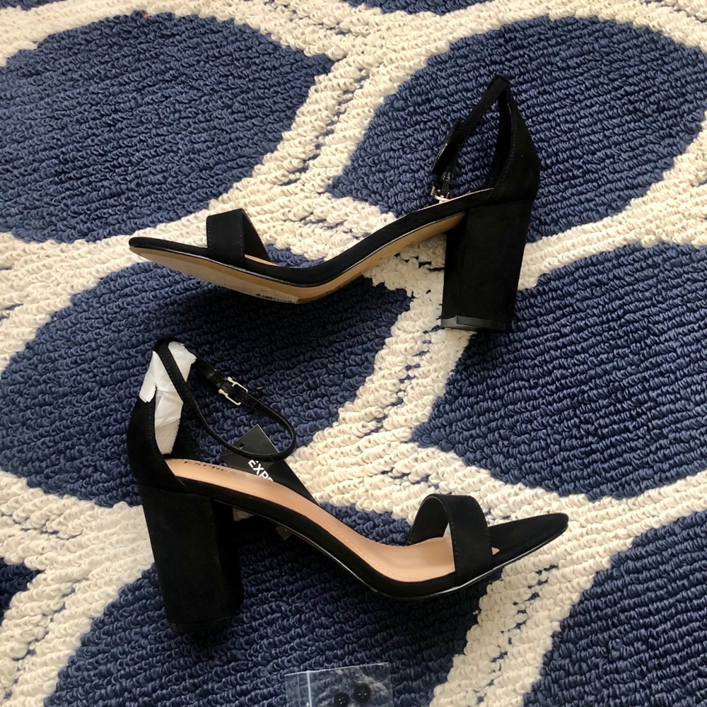 Express NWT black chunky heel
